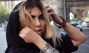 بوسه صحرا مشایخی نوه جمشید مشایخی بر صورت پدربزرگش! عکس