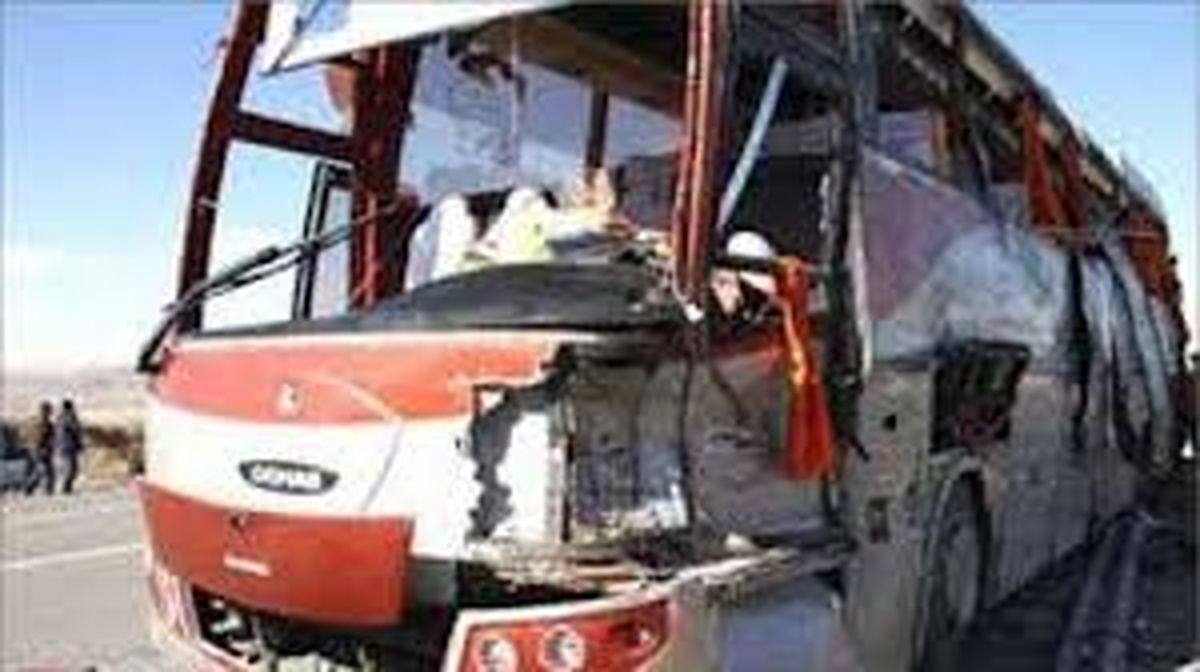 8 مصدوم در پی واژگونی اتوبوس در جاده یاسوج