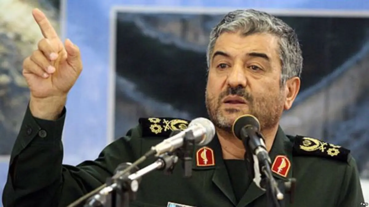تهدیدات نظامی دشمن توخالی و واهی است