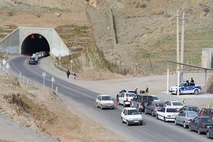 بازی با جان مردم؛ ریختن گازوئیل روی جاده!