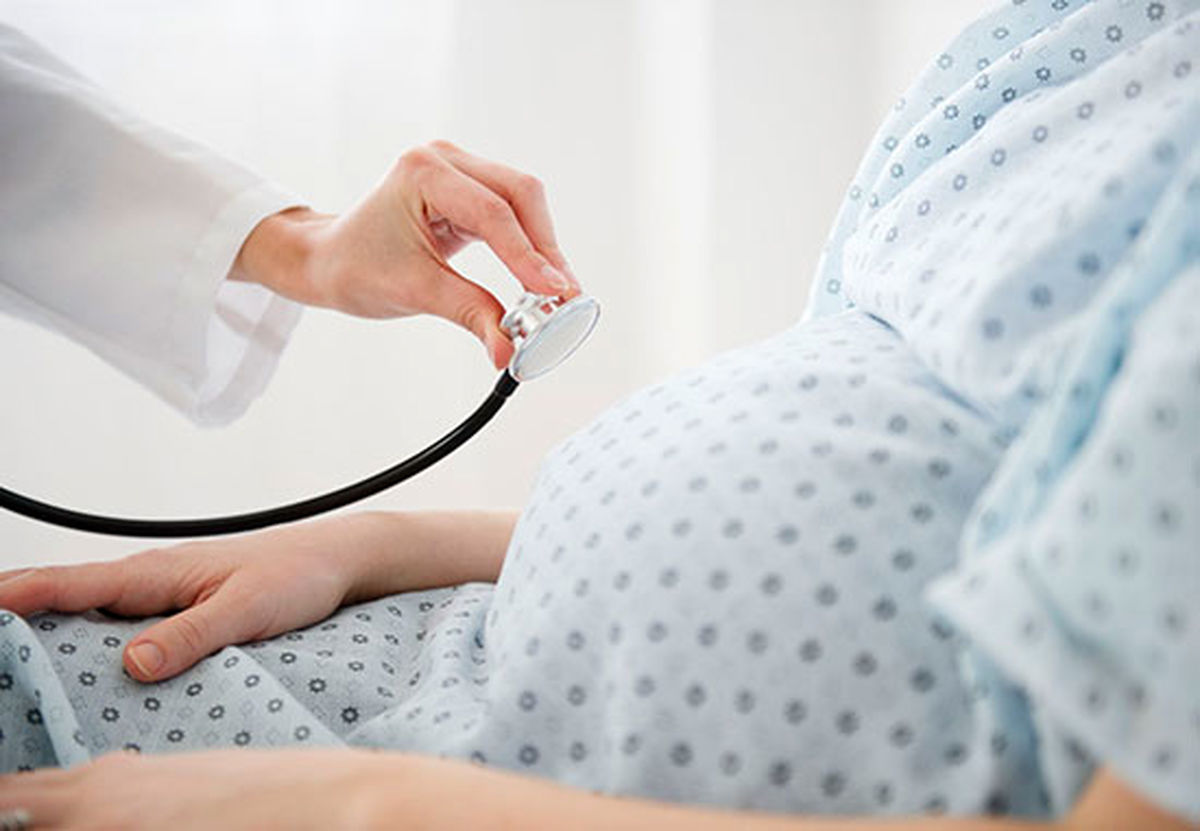 چرا حرکت جنین در شکم مادر احساس نمیشود؟