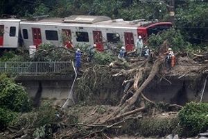 طوفان در ژاپن ۲۴ زخمی به‌جا گذاشت