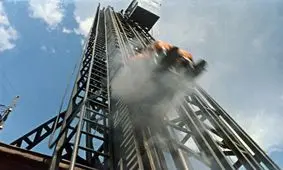 آسانسور یک نفره وحشتناک!