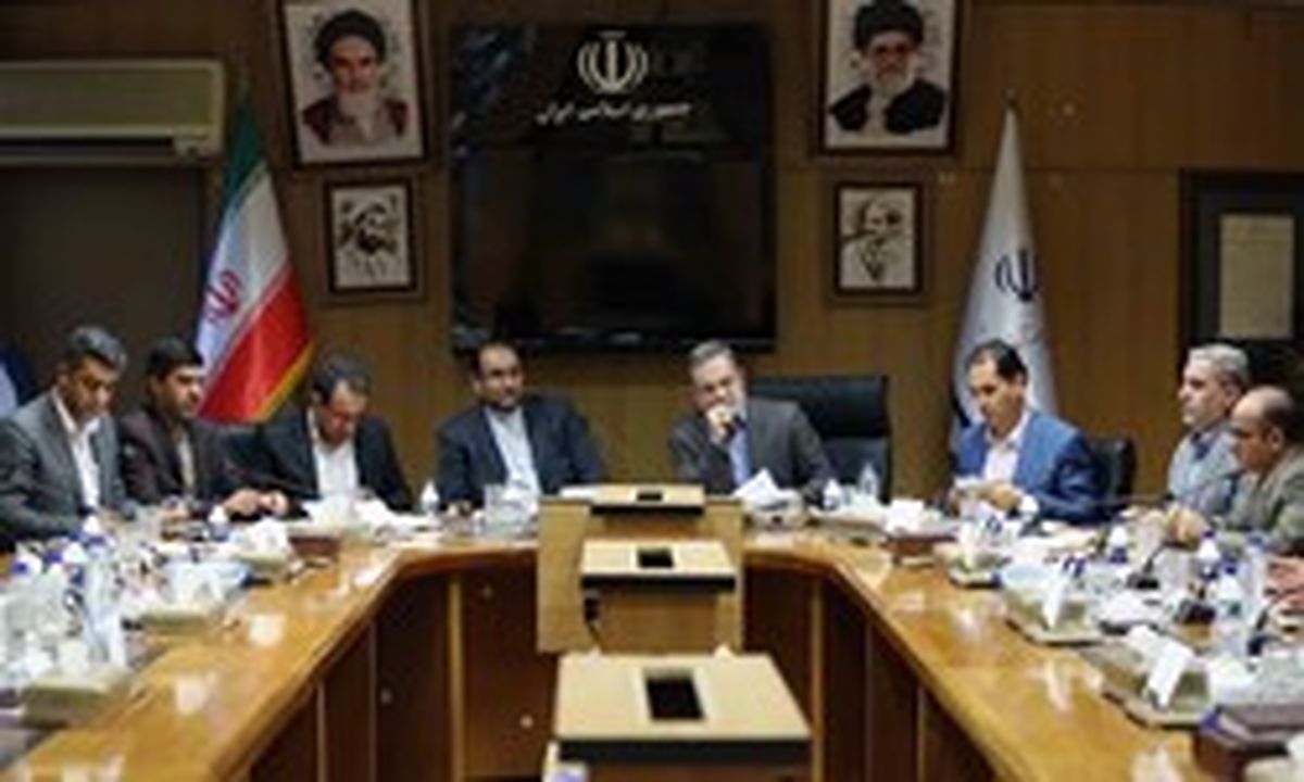 آموزشها در مناطق دو زبانه بر اساس قانون اساسی باید به زبان رسمی صورت گیرد