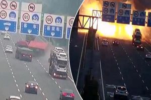آتش گرفتن یک کامیون پس از واژگونی/ ویدئو