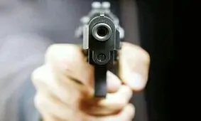 شلیک به همسر با لباس زنانه