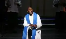 خواننده مشهور با ضربات چاقو در خانه‌اش کشته شد 