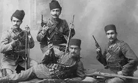 سفر در زمان؛ «قزاق‌های دوران قاجار» در صف غذا 