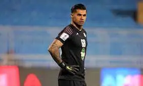 شعار هواداران پرسپولیس علیه گلر استقلالی!