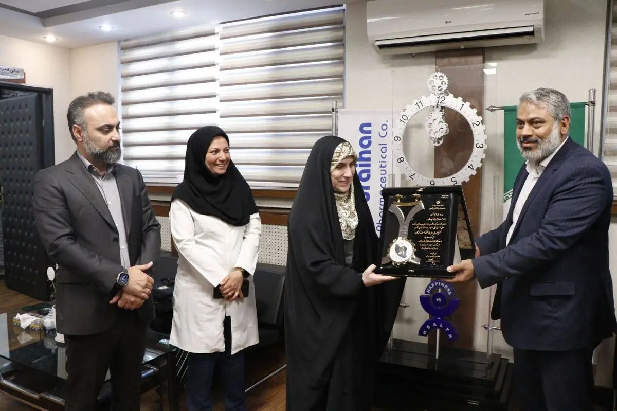 گواهینامه ی رعایت حقوق مصرف کنندگان در دستان «ابوریحان»