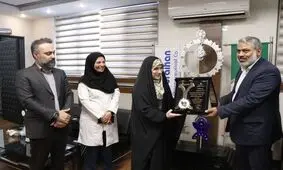 گواهینامه ی رعایت حقوق مصرف کنندگان در دستان «ابوریحان»