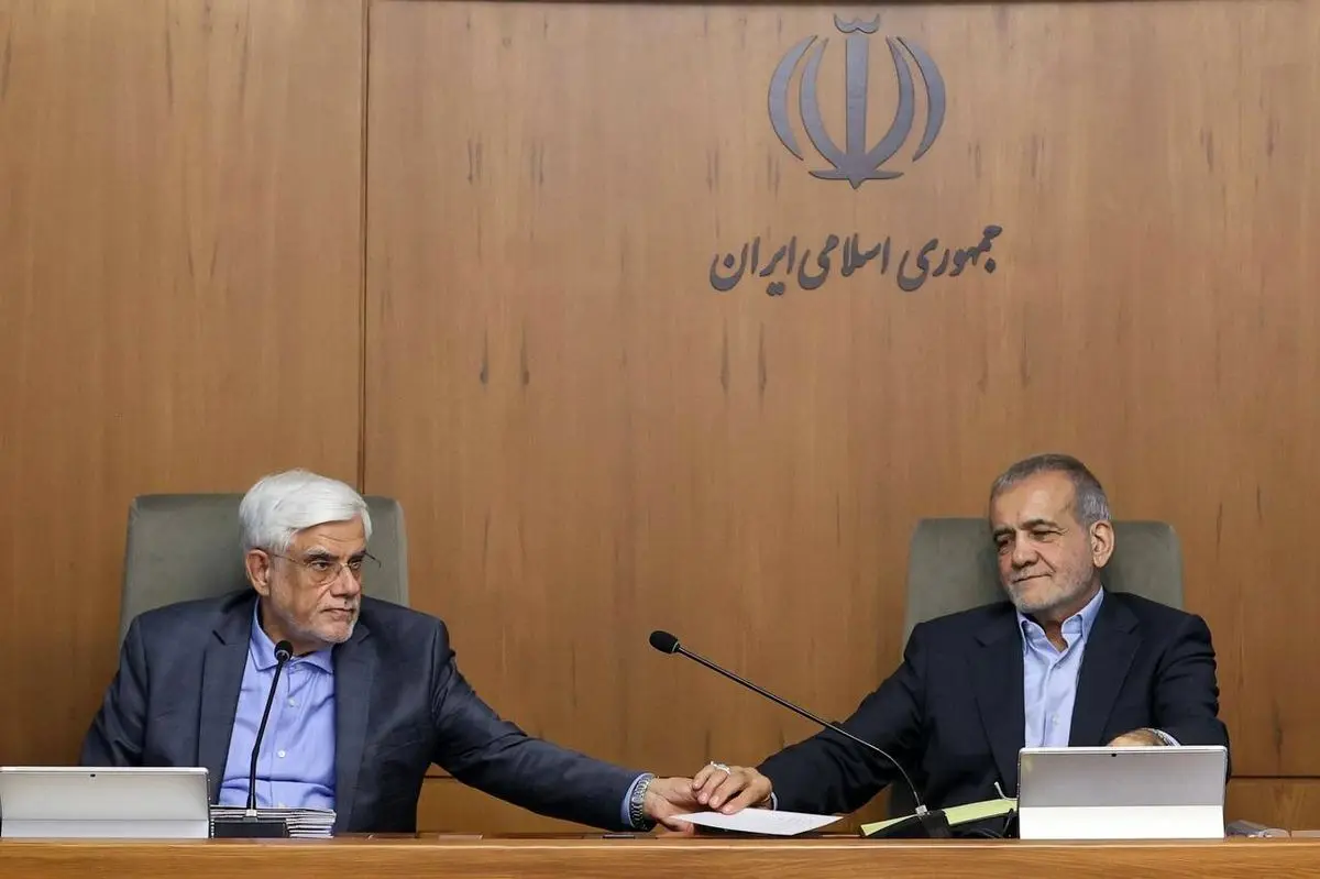 ماموریت پزشکیان به عارف برای مدیریت وضع اینترنت/ تدابیر جدید برای دسترسی همگانی در راه است/ مصوبه اینترنت پرو مربوط به کمیته خاصی در شورای عالی امنیت ملی است