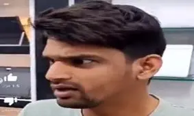 فروشنده عمانی از دیدن صفرهای اسکناس ایرانی شوکه شد/ ویدئو