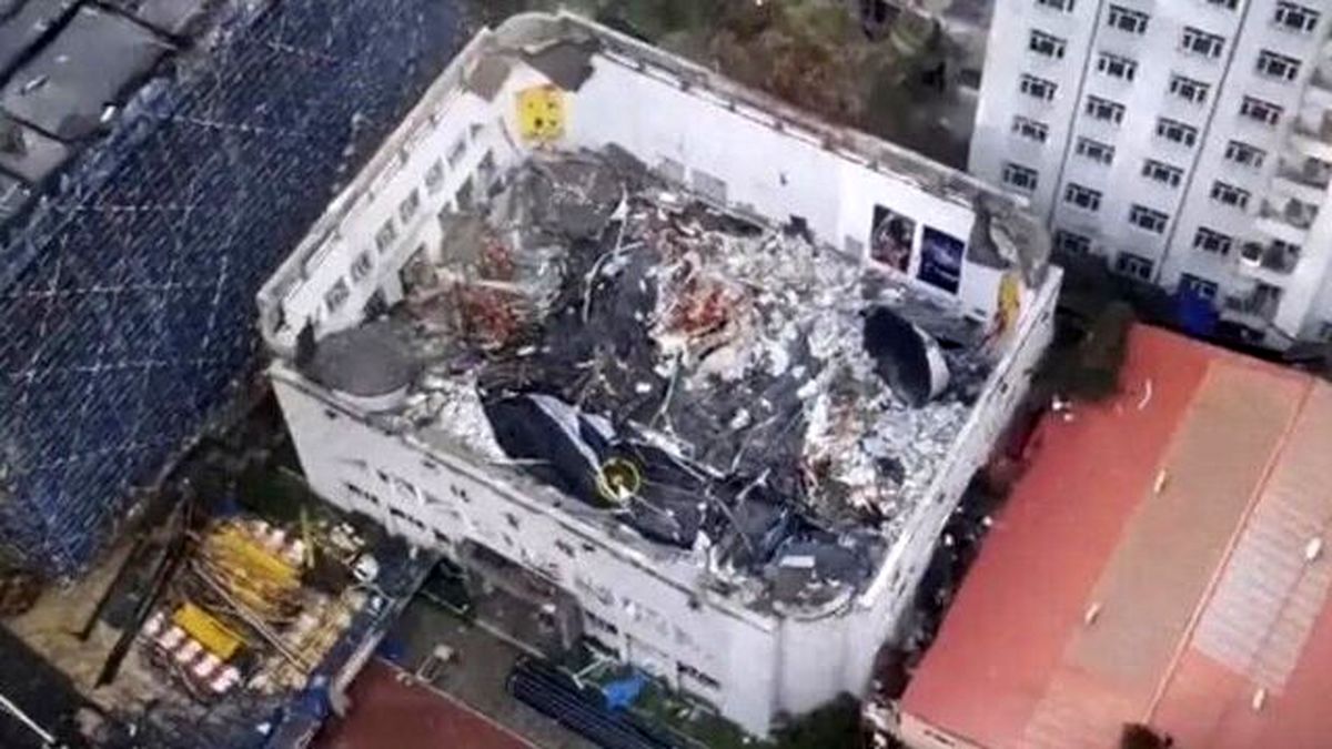 جزئیات ریزش مرگبار سقف یک سالن ورزشی در چین

