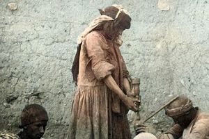 سفر به عصر قاجار؛ از «خانه‌ای در گیلان» تا «عکس خانوادگی زیر کرسی»