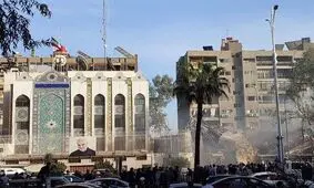 تجمع اعتراضی در قم علیه حمله تروریستی اسرائیل به کنسولگری ایران در سوریه/ پلاکارد معترضان؛ دست پاسداران را برای انتقام سخت نبندیم/ تصاویر
