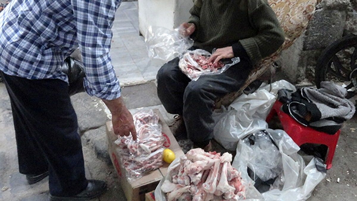 اوضاع وخیم اقتصادی در سوریه؛ مردم به جای گوشت استخوان میخرند