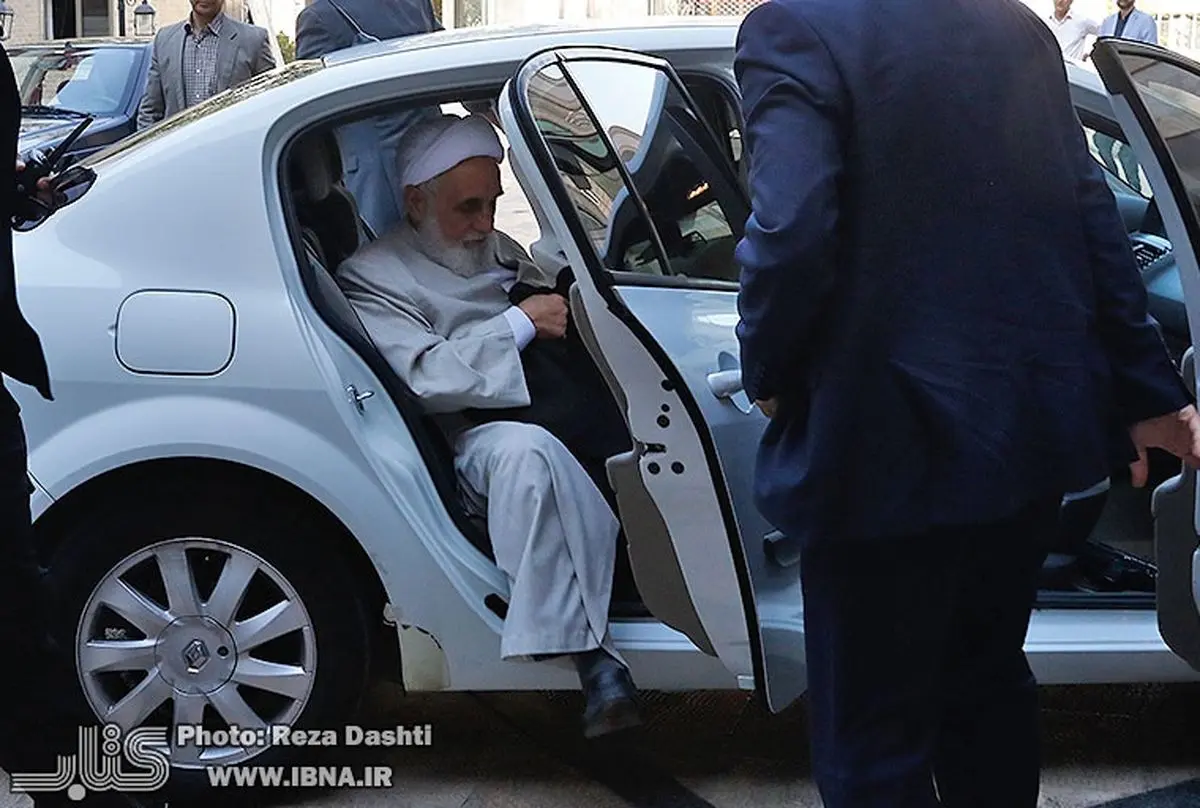 ناطق‌نوری سوار چه خودرویی می‌شود؟/ تصویر