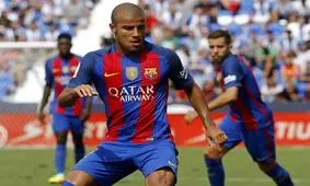 رافینیا در بارسلونا می‌ماند