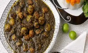 آشنایی با روش تهیه‌ی خورشت گوجه سبز