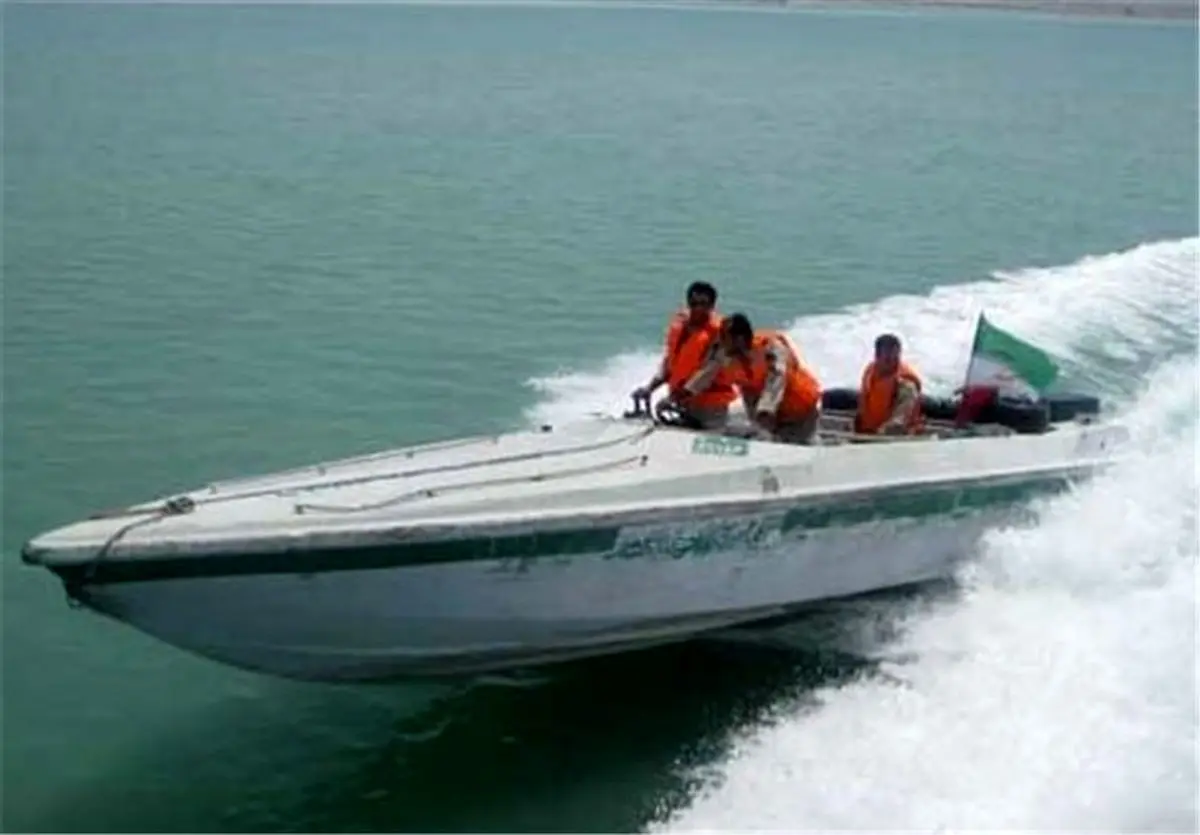 شناور حامل ۷۰ میلیارد ریال کالای قاچاق در آبهای بوشهر توقیف شد