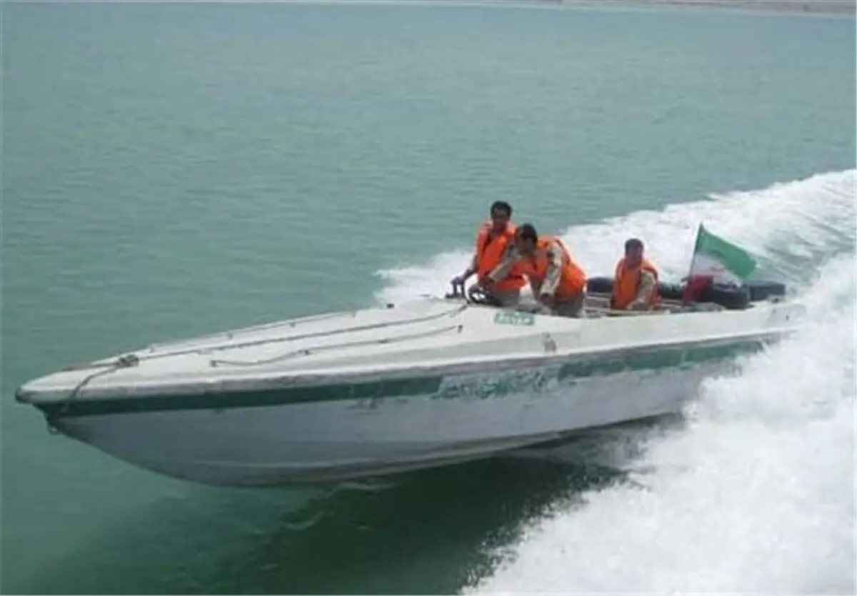 شناور حامل ۷۰ میلیارد ریال کالای قاچاق در آبهای بوشهر توقیف شد