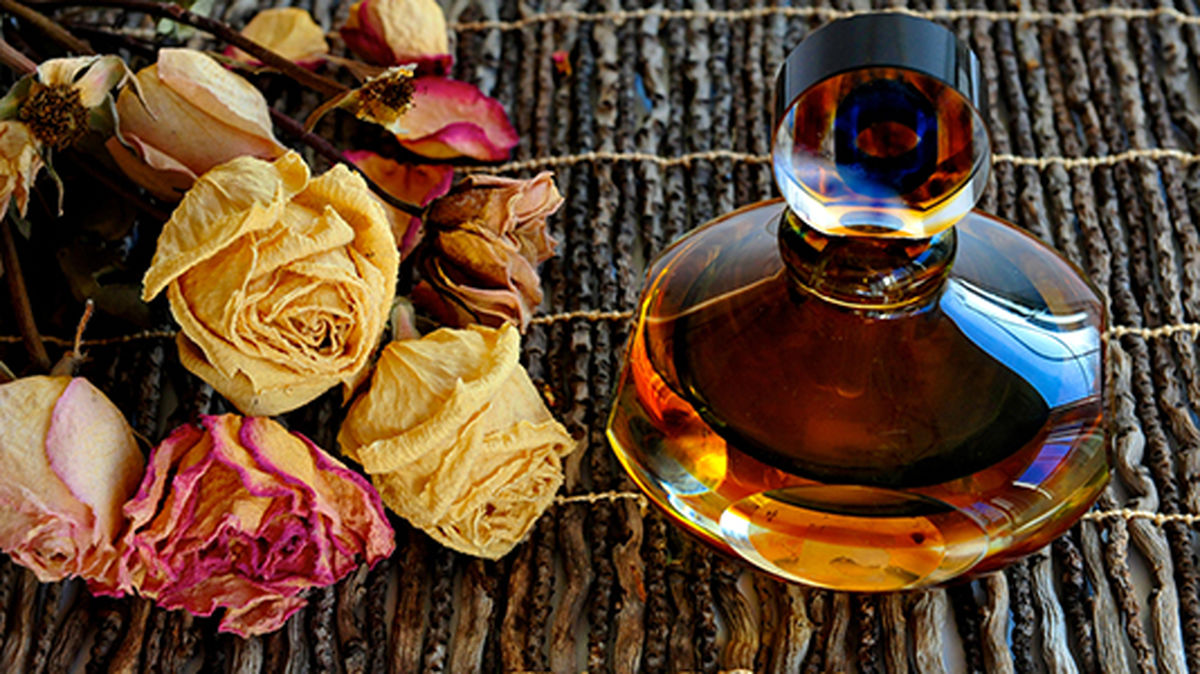 چرا عطر دوری می آورد؟/ پشت پرده کادو دادن عطر و جدایی چیست؟