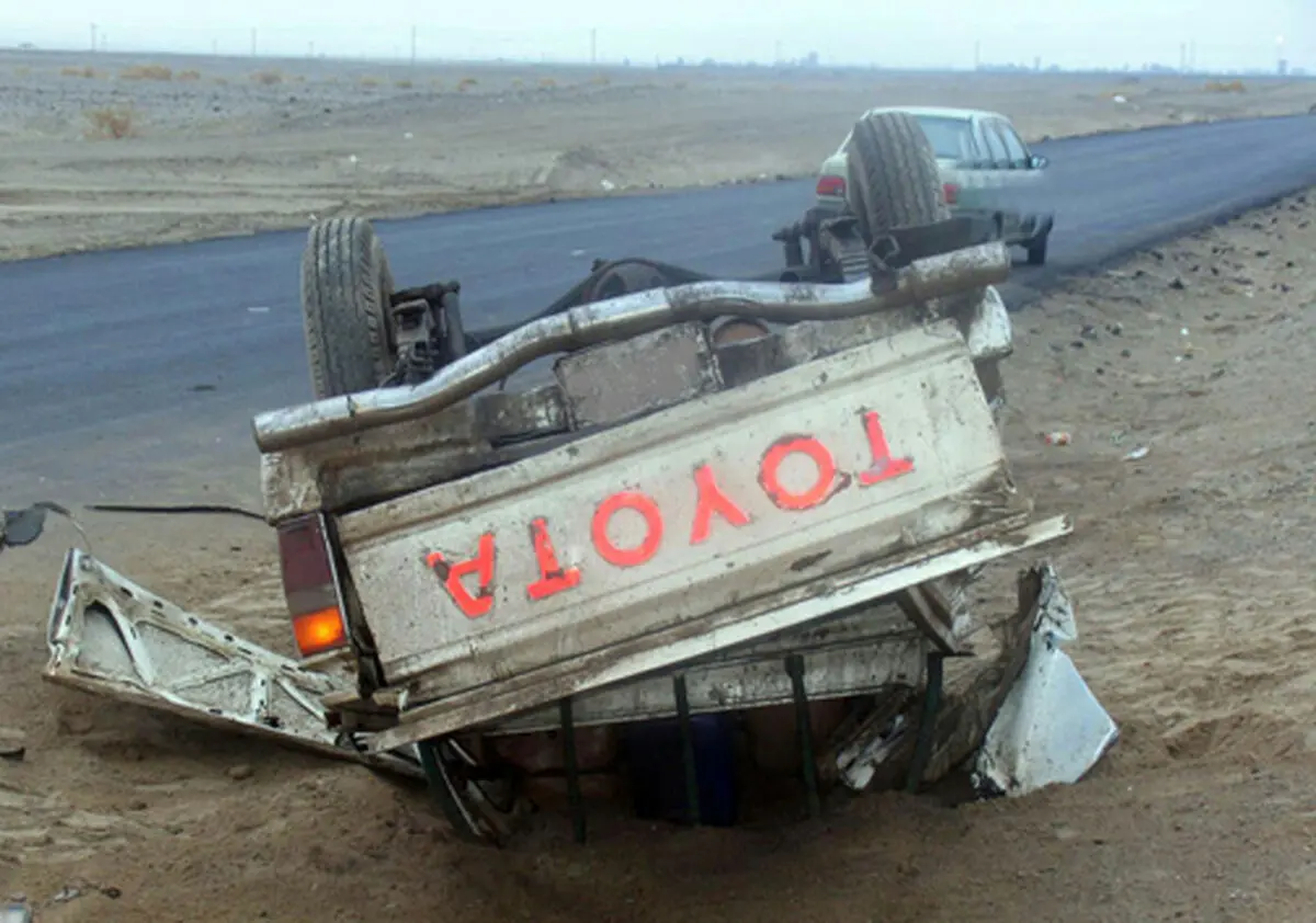 دو کشته ومجروح در واژگونی خودرو تویوتا محور خاش زاهدان+ عکس
