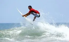 موج‌سوار چابهاری به رقابت‌های جهانی اعزام می‌شود