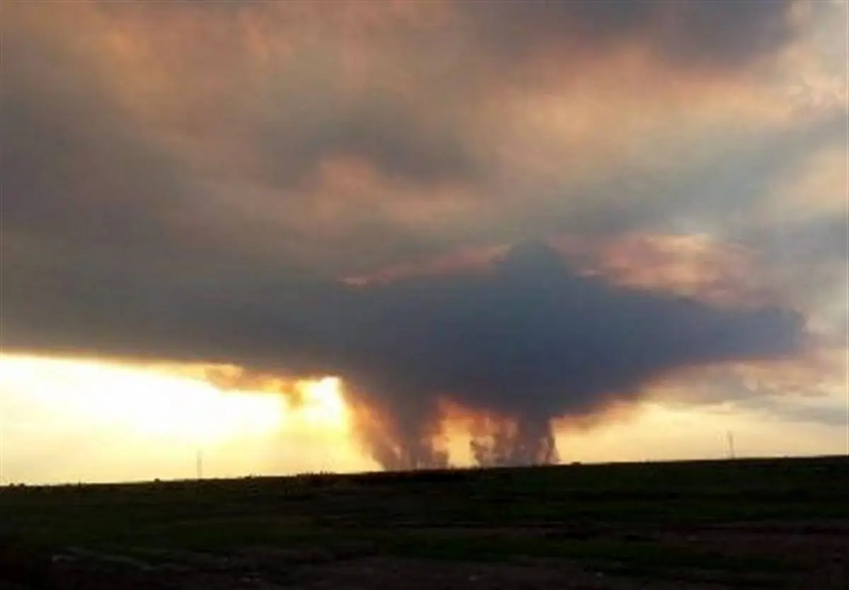 باز هم دود هور العظیم در چشمان خوزستانی‌ها؛ آسمان اهواز بار دیگر آلوده به دود آتش سوزی شد
