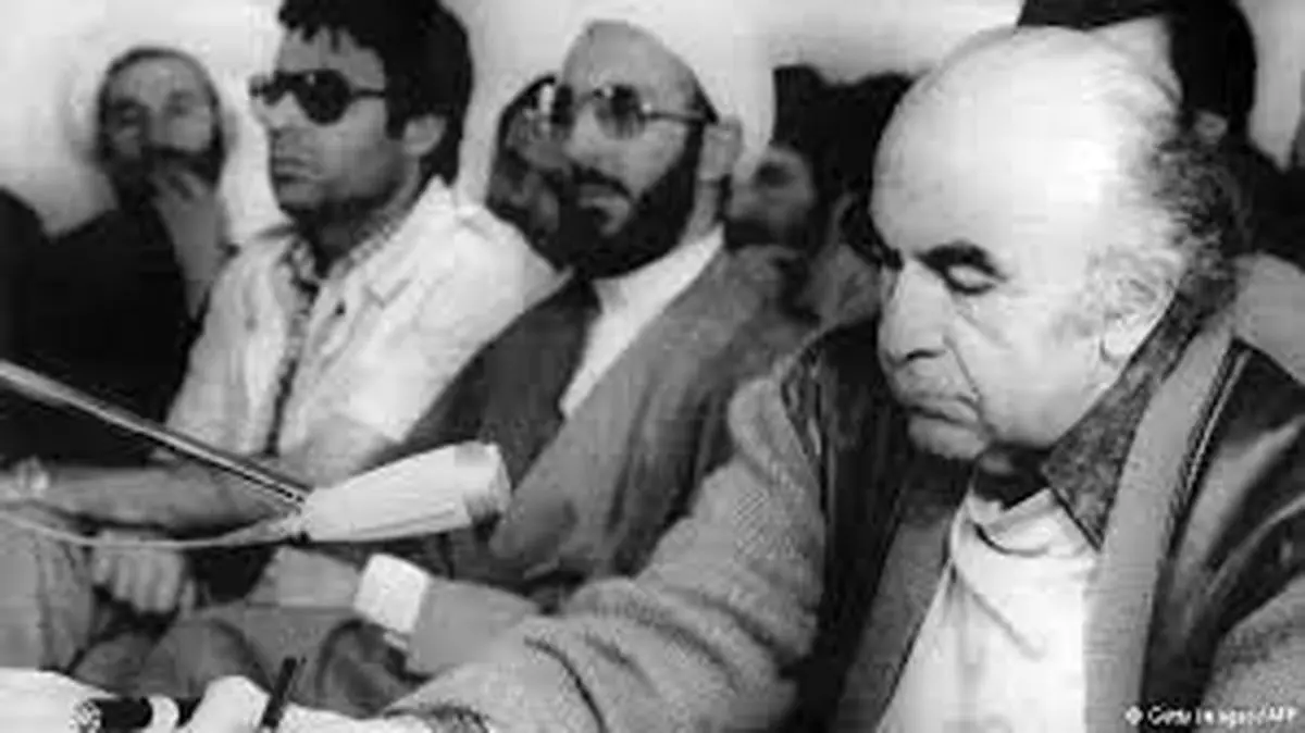 بالاخره هویدا را کی کشت؟