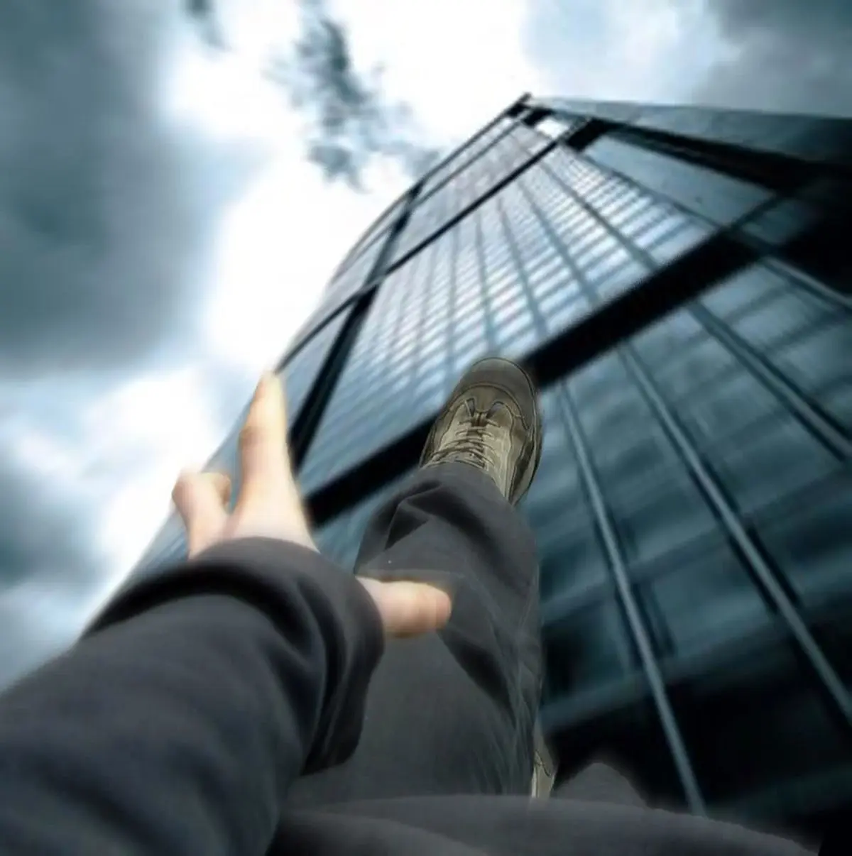 سقوط مرموز جوان مست از طبقه سوم خانه دایی