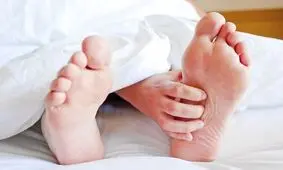 سه حرکت ساده برای کاهش درد پاشنه پا