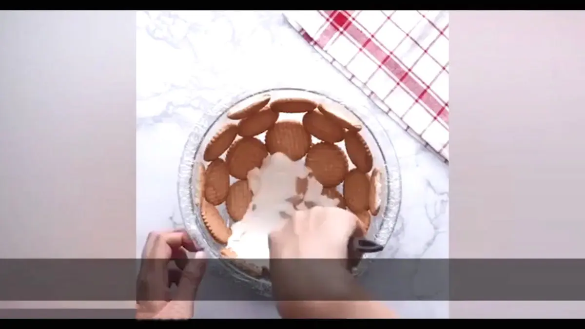 طرز تهیه کیک آپساید داون بیسکوییتی