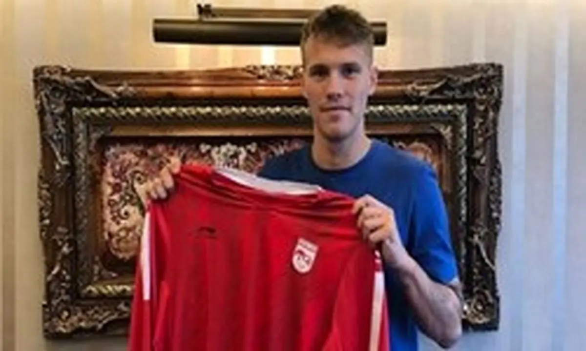 بازیکن اسکاتلندی تراکتور وارد تبریز شد