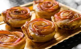 طرز تهیه شیرینی به شکل گل رز