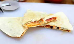 طرز تهیه پیتزای خوشمزه«کوئسادیلا»