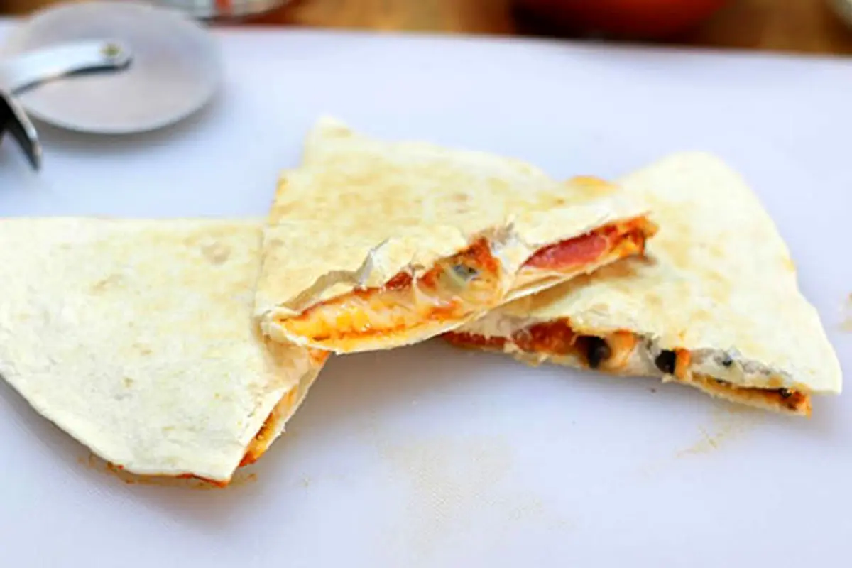 طرز تهیه پیتزای خوشمزه«کوئسادیلا»