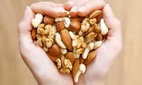 خطرات مصرف آجیل‌های کهنه