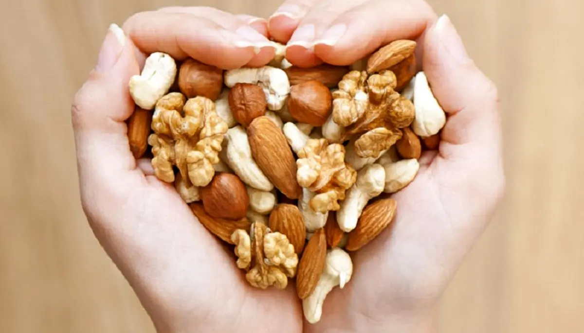 خطرات مصرف آجیل‌های کهنه