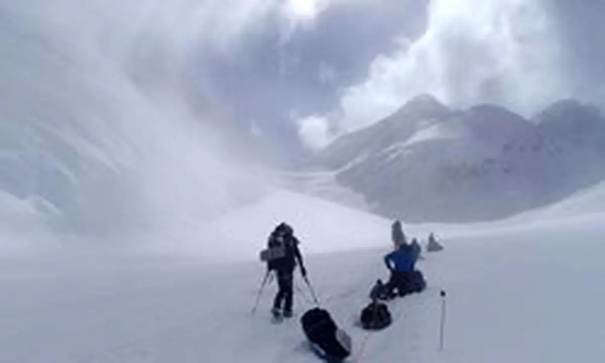 نجات سه کوهنورد گرفتار شده در قلل اشترانکوه