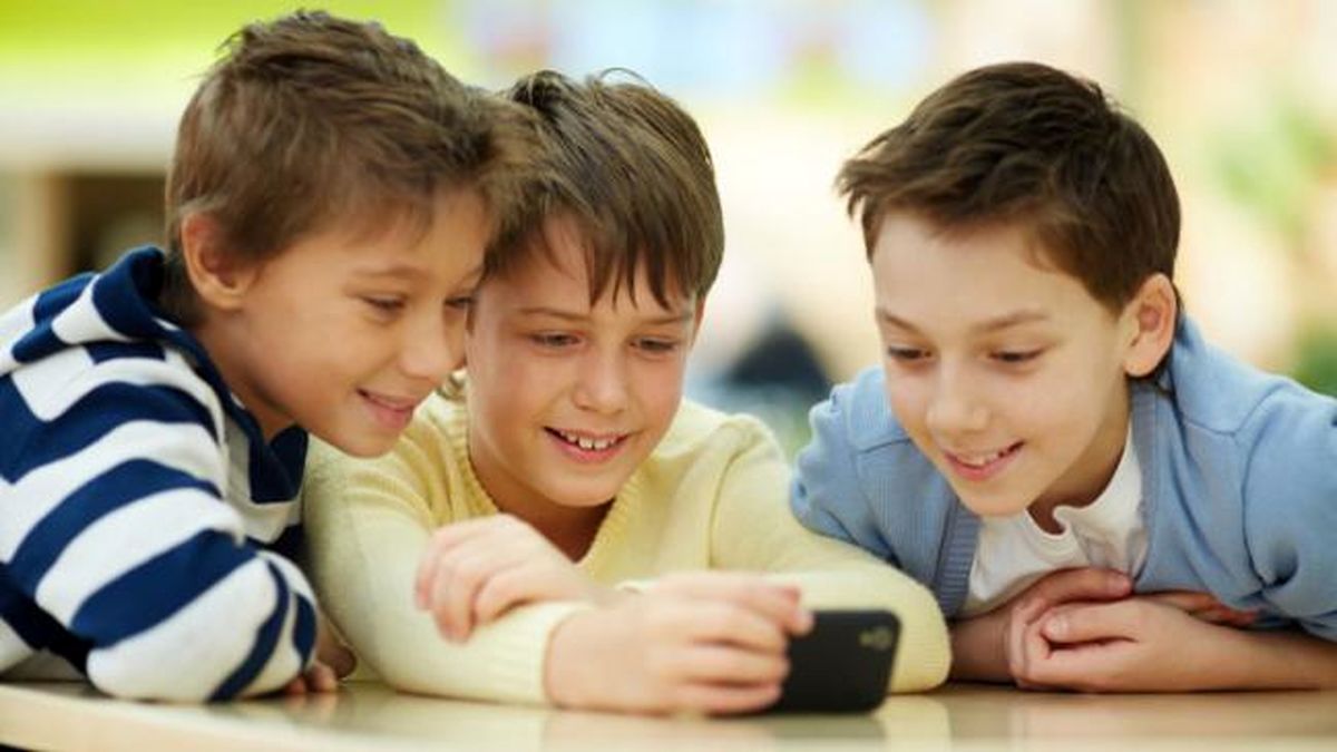 آموزش استفاده صحیح از تلفن همراه در نوجوانی