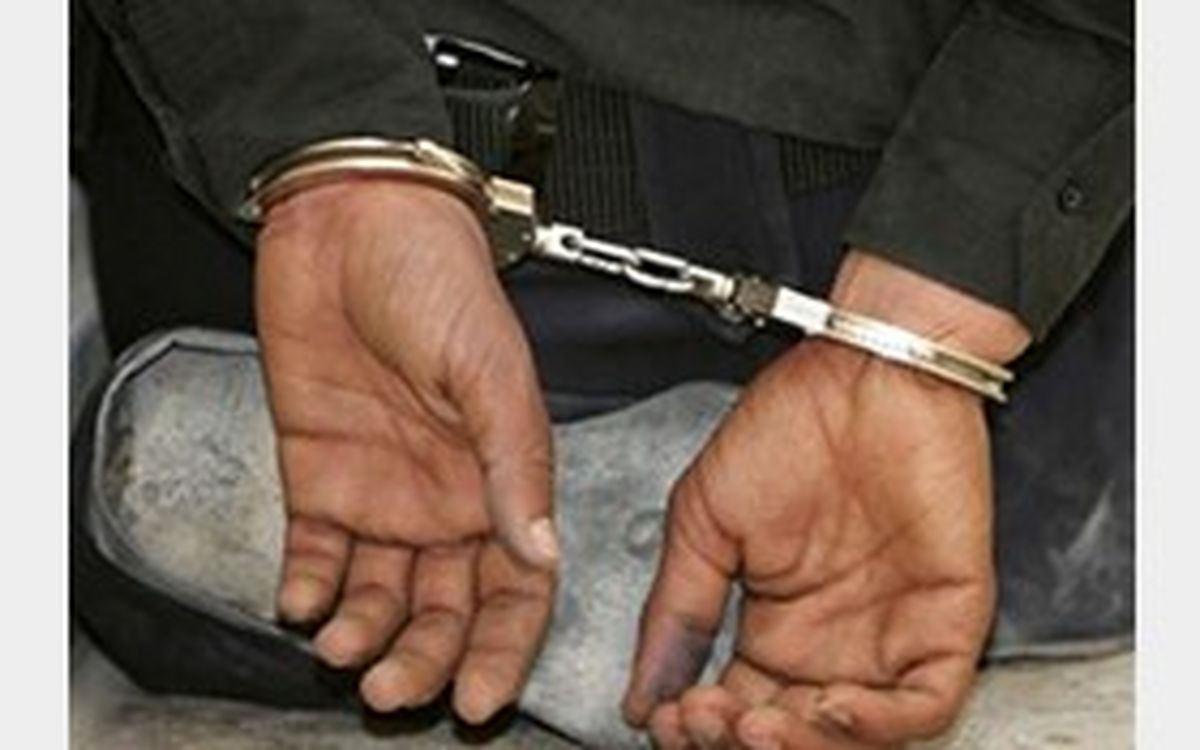 دستبند پلیس بر دستان قاتل مرد 35 ساله