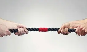 چگونه با کسی که او را دوست نداریم رفتار کنیم؟