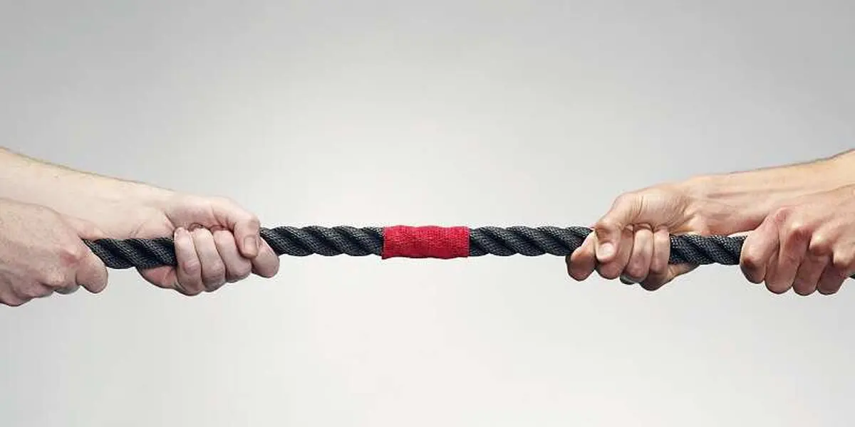 چگونه با کسی که او را دوست نداریم رفتار کنیم؟