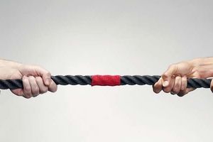 چگونه با کسی که او را دوست نداریم رفتار کنیم؟