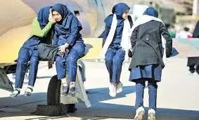 دختران دهه 80 در گفت وگو با خانواده دچار مشکل هستند