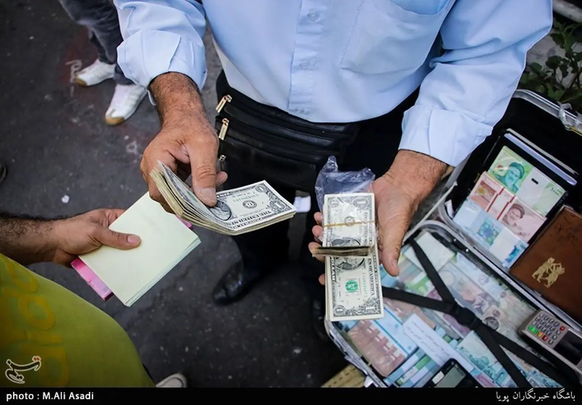 فروش ارز در واحدهای طلافروشی ورامین غیرقانونی است