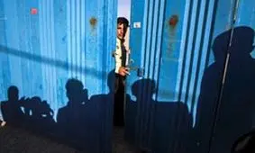 پلمب انبار مواد غذایی تاریخ‌گذشته و تقلبی در خمینی‌شهر