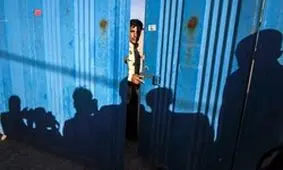 پلمب انبار مواد غذایی تاریخ‌گذشته و تقلبی در خمینی‌شهر